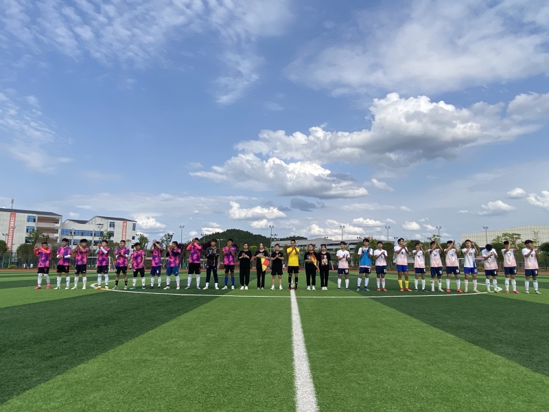 350VIP浦京集团足球队与阆中中学足球队举行教学友谊赛