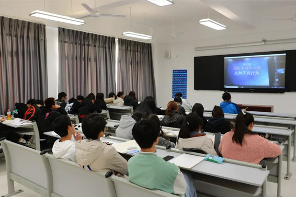 350VIP浦京集团举办法治教育专题讲座